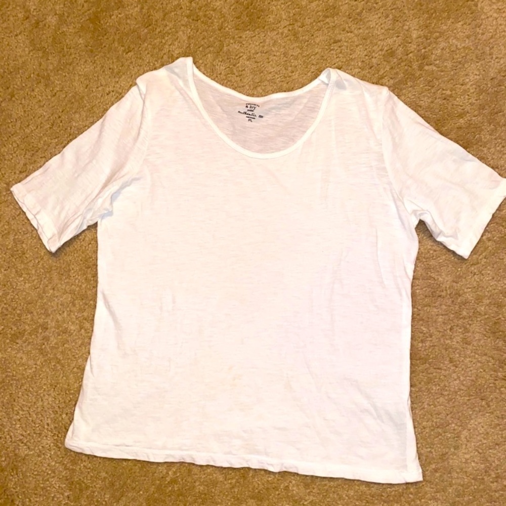 💘Crown & Ivy Authentic White Tee💘